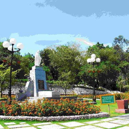 Hotel Thu Trang Куи Нхон Екстериор снимка